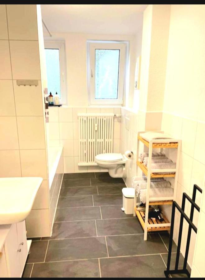 City Apartment Duisburg 2#Netflix &Wlan &Kingsize Bett & Kaffee Maschine & Central & 500M Innenhafen & 2 Min U Bahn Bagian luar foto