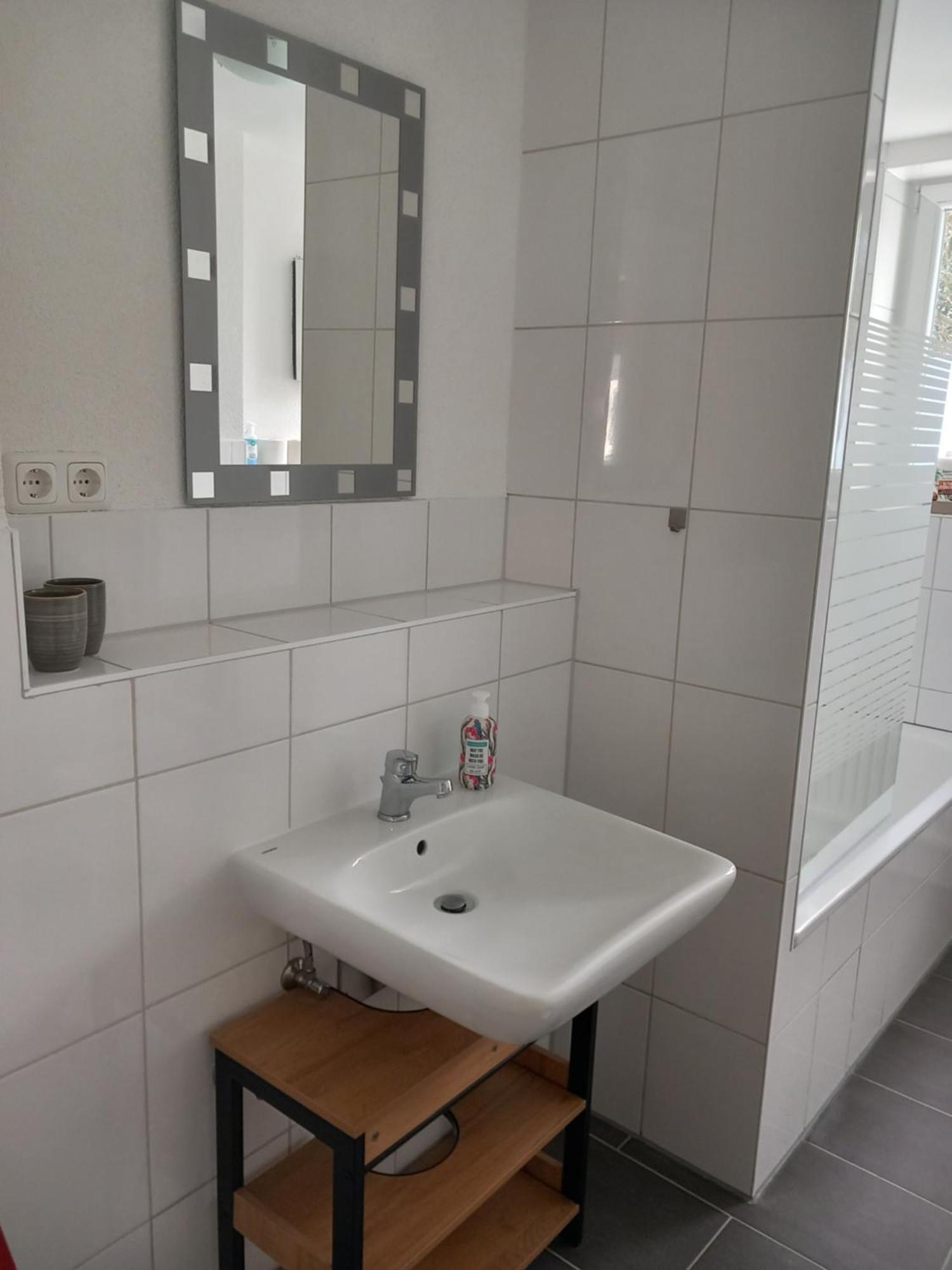 City Apartment Duisburg 2#Netflix &Wlan &Kingsize Bett & Kaffee Maschine & Central & 500M Innenhafen & 2 Min U Bahn Bagian luar foto